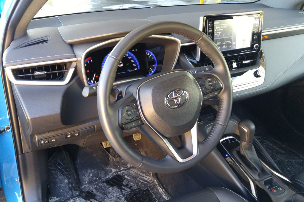 2019 Toyota Corolla hatchback: the steering wheel
