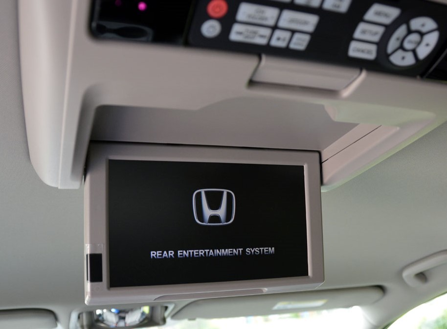 Honda odyssey rear tv screen entertainment tech